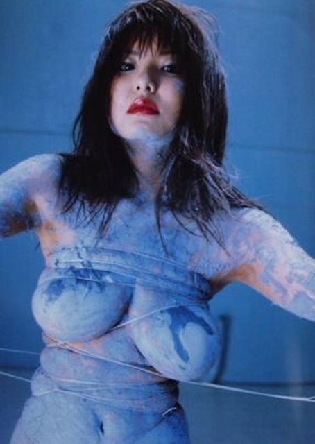 goodmorningm0therfucker:   “Aido Run Run”Photo: Nobuyoshi ArakiModel: Miri Hanai