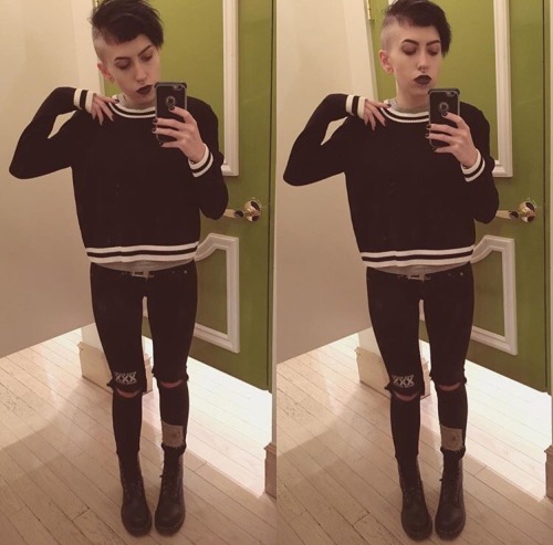 keepyouxvx:  Hey here’s 2015 in selfies or whatever. Enjoy the evolution of my eyebrows.