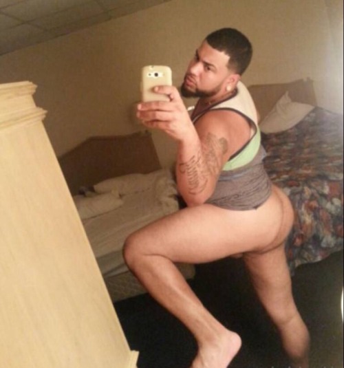gayguysofsoflo:  Thick guys just taste better :)