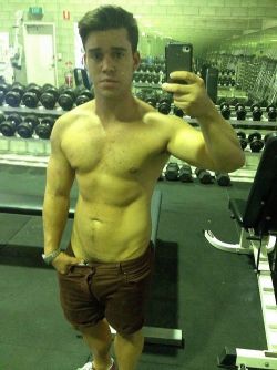 dudes-on-demand:  Hand in my Pocket