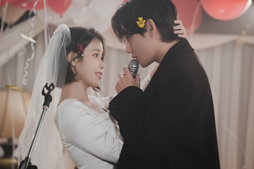 240124 - 'love Wins All' Mv Behind The Scenes Melon Exclusive Photos