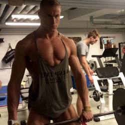 tripltap:  Gymspiration with Martin Valentinhttp://www.facebook.com/tripltap