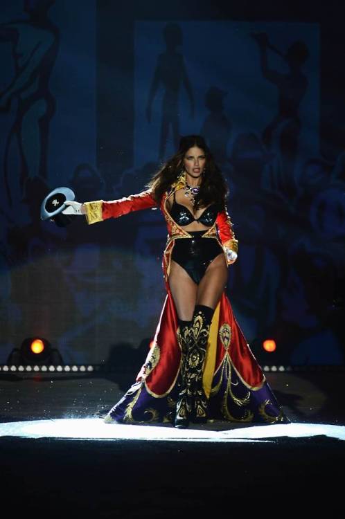 nhlovesadri3:   Adriana Lima opening the vsfs 2012, Circus segment, eight weeks after giving birth to her second daughter Sienna.  