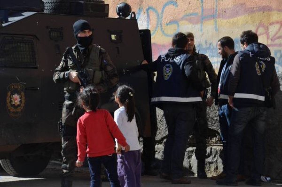 streetartlerin:  tell-me-v:  quzelqort:  sessizsakindingin:  Kurdistan is voting