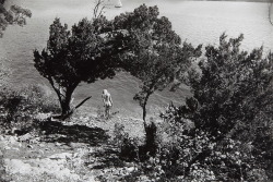 oldalbum:  Garry Winogrand - Hippy Hollow, Lake Travis, Austin, Texas, 1973 