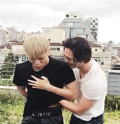 mylittlemint:  Jonghyun rubbing an ice cube on Jonghyun. 