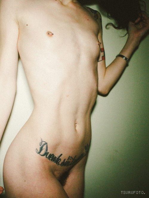tsurufoto:  windblown. monochrome watercolor & original photo model: camdamage by aaron tsuru 