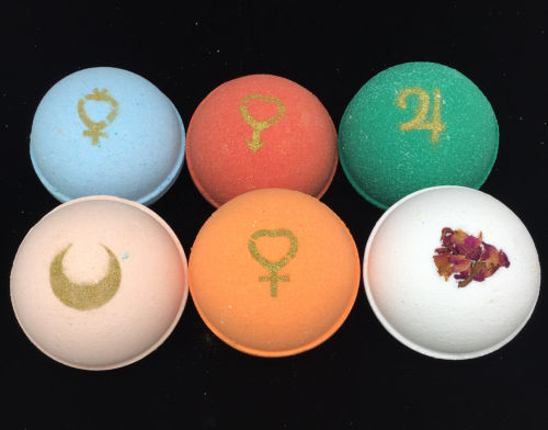 sosuperawesome:Bath Bombs Inspired by Geek Culture (including Pokémon, Sailor Moon, Legend of Zelda,