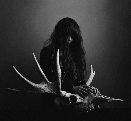 lilspookybunny:Some darker photos this time ^^ hope you all will like it