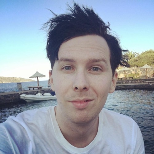 amazingphil:The sea gave me a new hairstyle