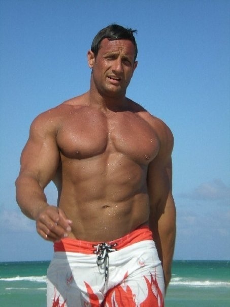 londonboy45:  God, I love the way my pecs bounce when I walk. 