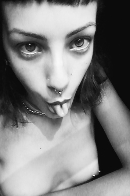 venusinbondage: Mind fuck me I can do that too! What’s more, I can also whistle like that