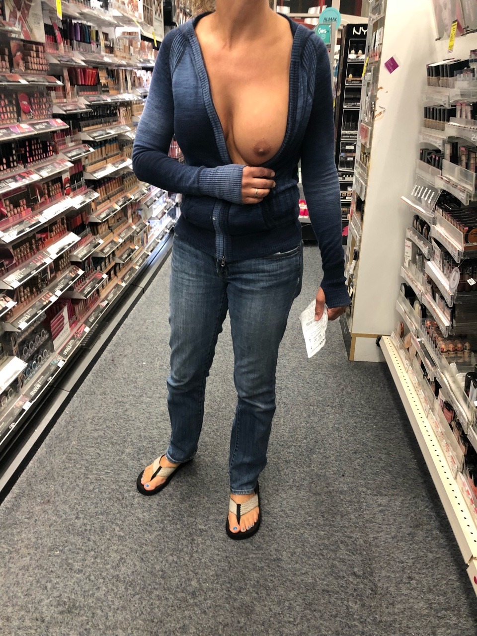 luvmyhotwife25:  A little shopping fun this evening.  After we loaded the car, my