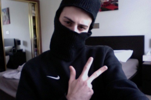 dulldrops:  paleladise:  ( ´ ▽ ` )ﾉ   sad pale blog, following back all sad/pale blogs xx