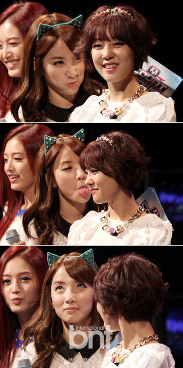 visualglow:02/21 Ji Sook &amp; Woo Ri @ Mnet M!Countdown 2nd photo