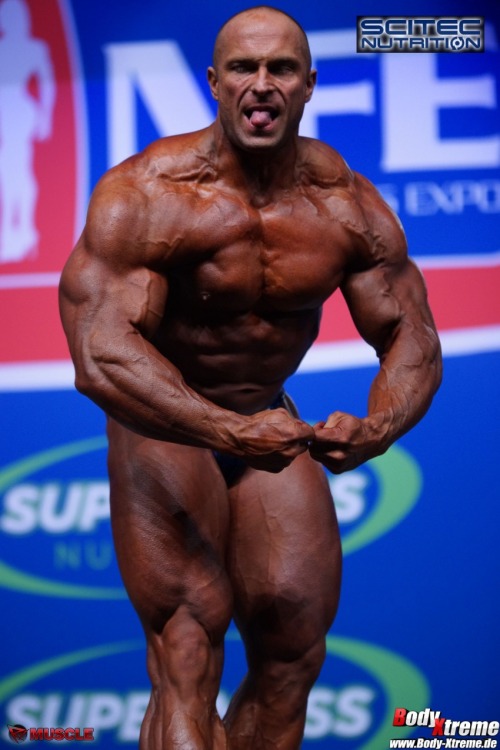 muscleclubebog: MOHTERFUCKER  Russian Bull! Alexander Federov  i love that Moon poser