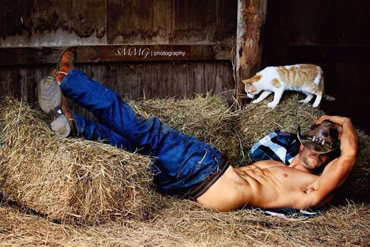f-h-l-an-a-flutterby:  I plan to stay in the hay barn all day. This sexy thing may