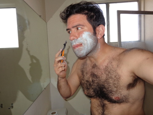 lovemusicnudefreedom:THE NUDIST TRAVELER - The nudist traveler sleeps wherever he can. Sometimes, that’s with family, friends, or in the car. At times, he sleeps in hotels or camps out in a tent. When he’s really adventurous, he will set up his tent