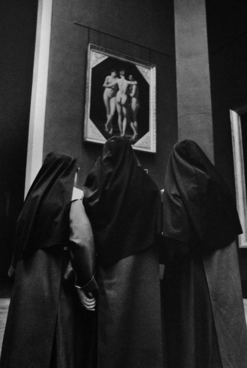 last-picture-show: Alécio de Andrade, The Louvre an it’s Visitors, 1980s