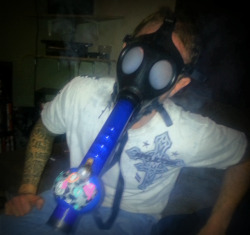 savysdruggedbitch:  colekaine:  Buddy likes the mask  Holy shit…. Check it out dudes! wstarr ismokethat kingdopamine This is litterally tooo dope man. Major props! 
