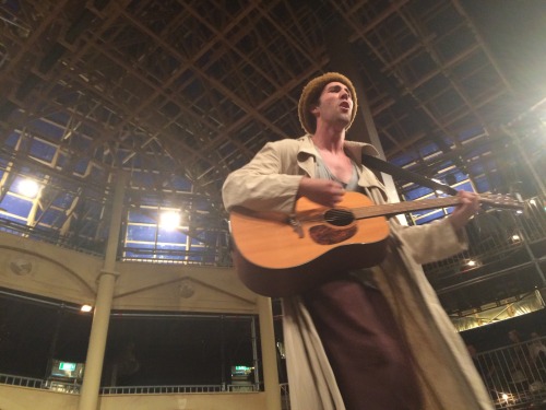 voidbat:  turnabout:  widdle:  I’m at the pop up globe watching twelfth night and I kid u not the fool basically just went ‘anyway here’s wonderwall’ and is actually fucking playing it with all the audience singing along???? And all i can think