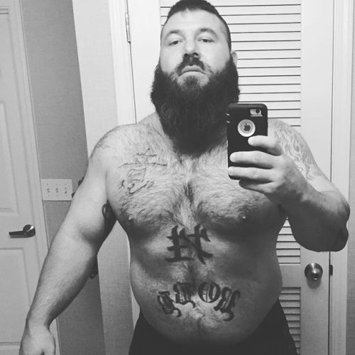 ruggerdan:  girthitude: Robb Philippus is a sexy beast……. emphasis on the beast part. 😋 Yep!!! he is a sexy beast!!!