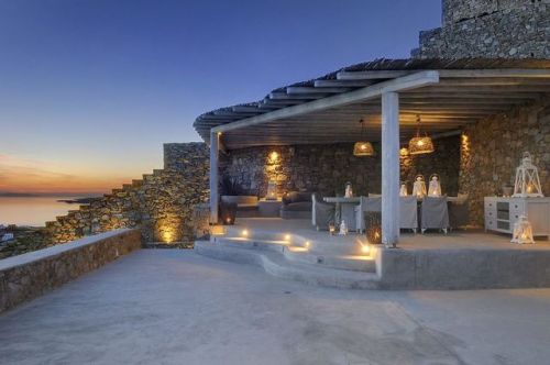 Mykonos’ Chic Villa Florentine Is Perfect for Soaking in That Laidback Greek Island LifeLocated in t