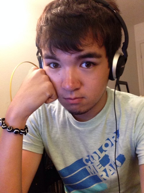 sailorfreddiemercury:i can’t find my headphones :/