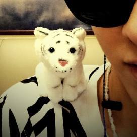 sehunality:  exo-romance:  130717 kris updated his Renren account and display photo