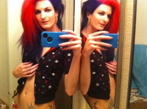 kinkydragon:  It’s been a while. Here are some selfies with my new hair =^.^=