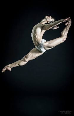 balletboys1:Rodrigo Aryam Compañía Nacional de Danza (México)