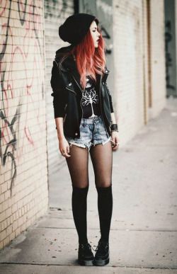 alternative-grunge-girls:♡alternative babes♡