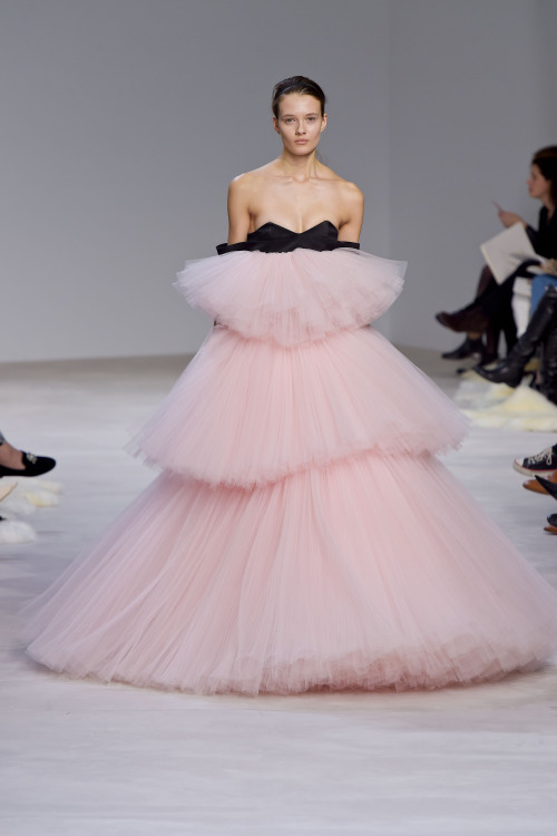 All Hail Giambattista Valli’s Frothy Fairytale... - Alison Coldridge