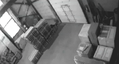 gifmovie:  Meteorite hits Russian Urals near Chelyabinsk. Russia’s Urals region