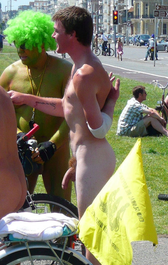 punud:  Mixed gay stuff with more than 10000 followershttp://runboxx.tumblr.com/Public