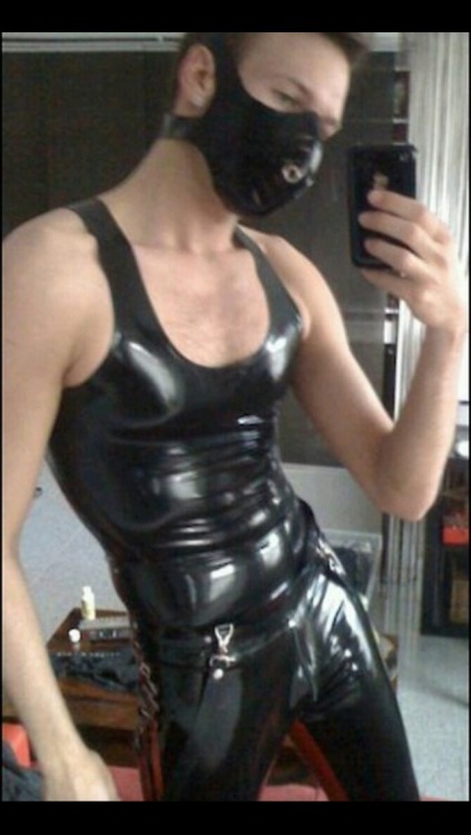 adidaspoika:  like the mask :)  So the question of the day, is where can we get one like it.