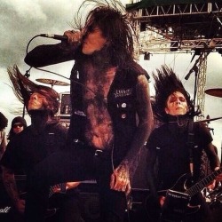 balz-probably-hates-you:  “L'OREAL.. BECAUSE YOURE FUCKING WORTH IT. BLEGH.” -Chris Motionless probably