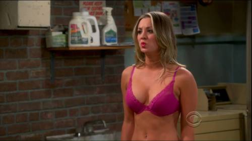 XXX hotsexyfemalecelebs:  Kaley Cuoco’s bra photo