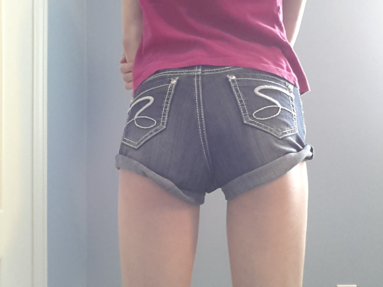 sissy-scarlet:  finally got a chance to do some new photos! not as much nudity as