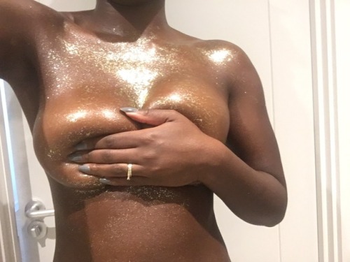 truthinthebooty:  Test run of this glitter thing…  😍