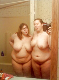 fat-selfshoot:  Want to exchange photos with Lori? Check her profile!