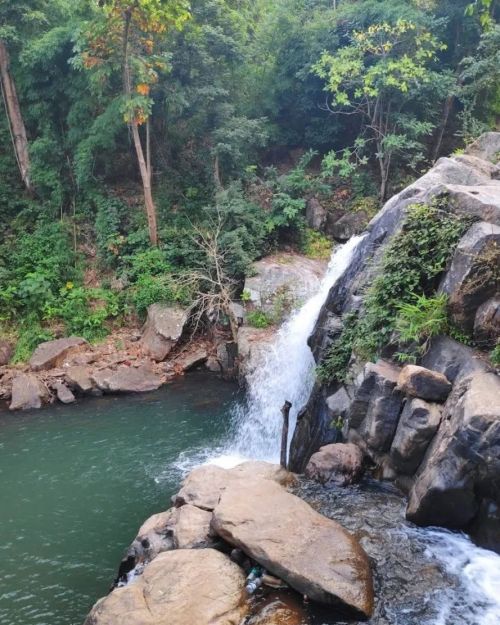 #RabandharaWaterfall is located in #Bhawanipatna. To visit Rabandhara #Waterfall and get the most fr