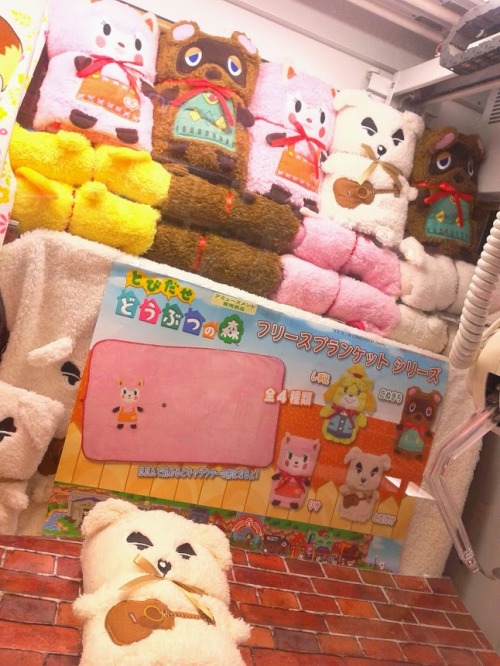 animalcrossingnewleaflife:Spotted these ACNL fleece blanket in one of the Game Centers in Tokyo! (^O