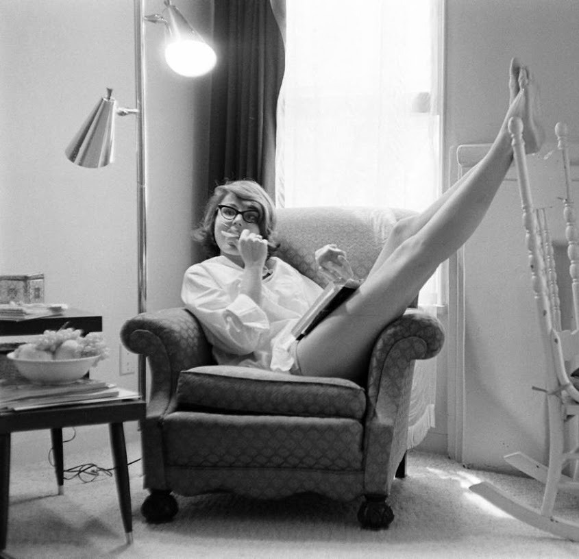 beatnikdaddio:  paula prentiss and those lovely legs and feet. thanks to kahuna68