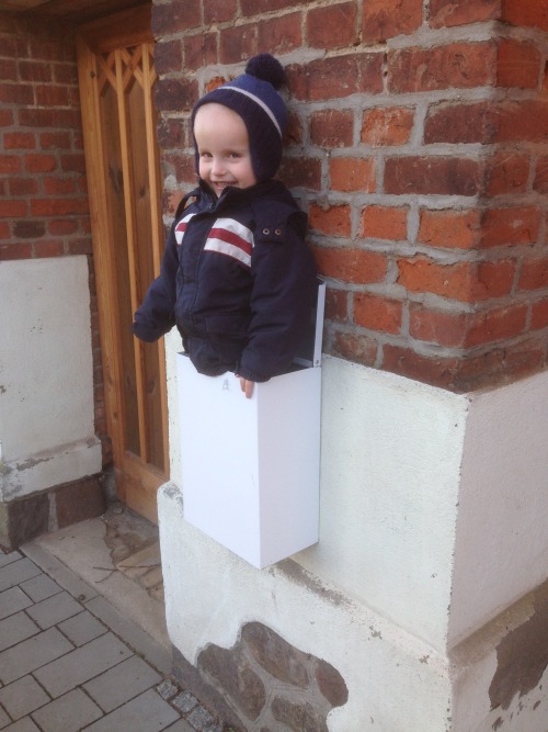 In Grüna werden die Kinder nicht vom Storch gebracht, sondern von DHL.