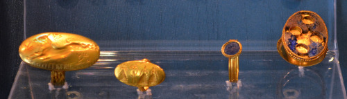 greek-museums: Archaeological Museum of Atalanti: A collection of mycenaean rings: two signet rings 