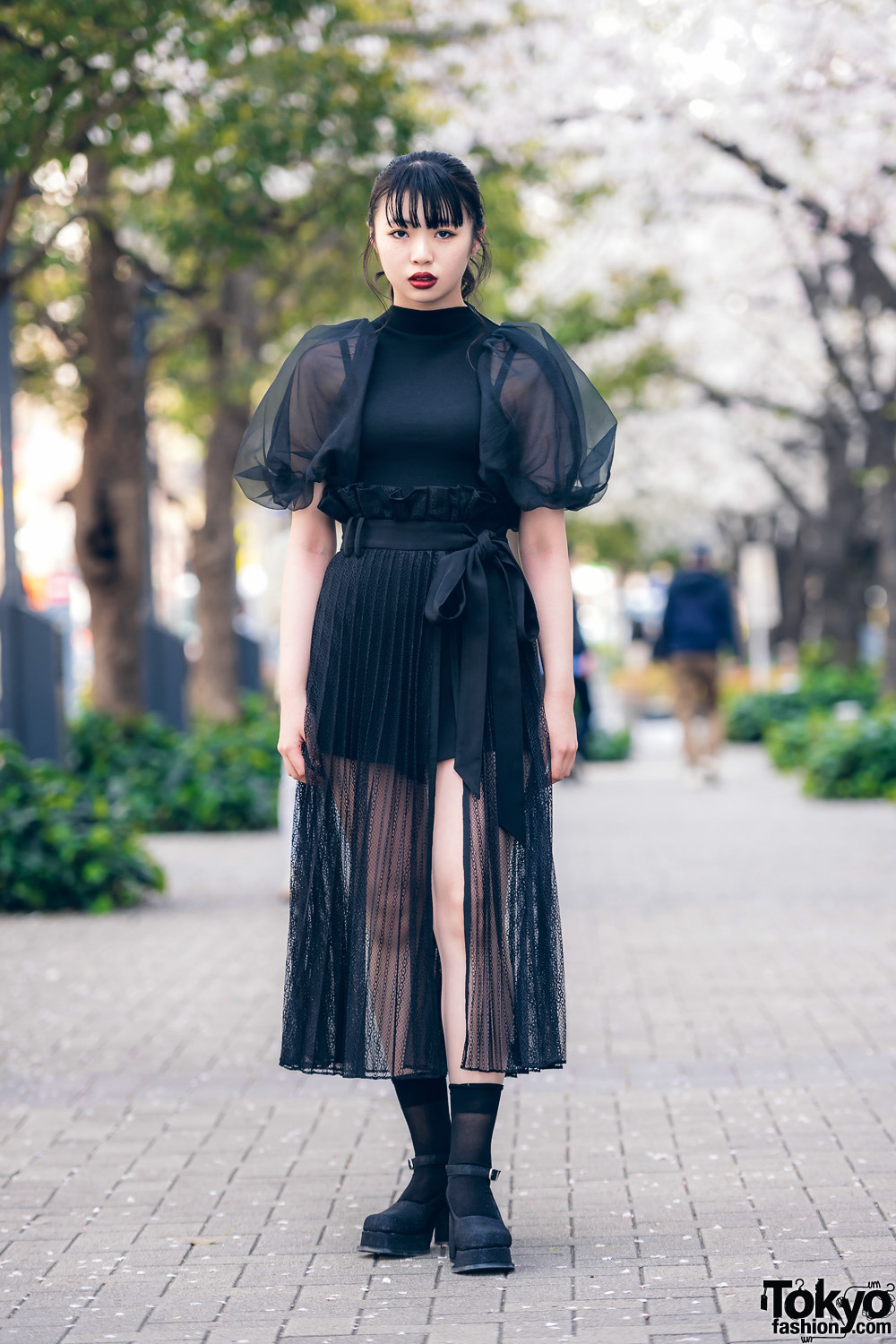 tokyo-fashion:  18-year-old Japanese model Mashiro on the street in Tokyo wearing