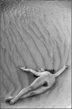 twintraction:  blootje: Waves of Sand by