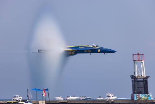 aviationblogs: The Blue Angels sneak pass over Lake Michigan in Chicago yesterday