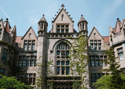 University of Chicago 1/5 #ivyleague #uofchicago (at The University of Chicago Center for Identity +